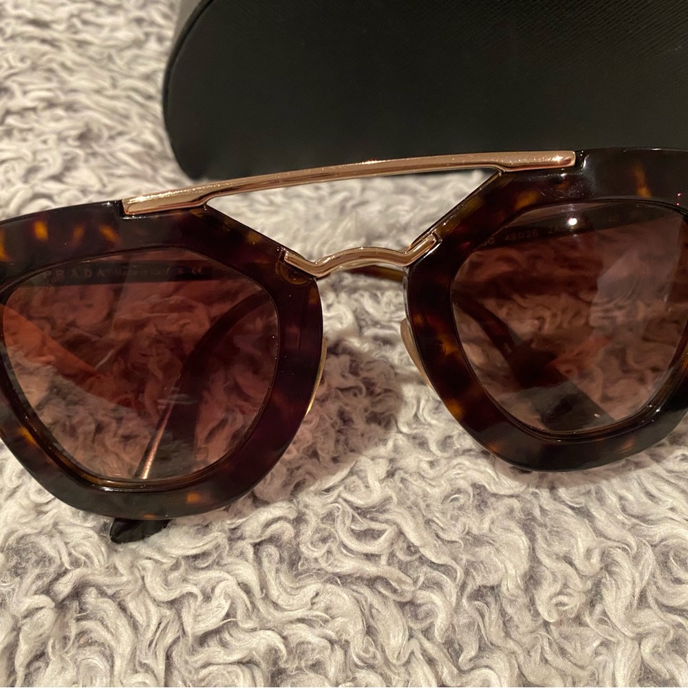 Prada sunglasses. Authentic come with the box